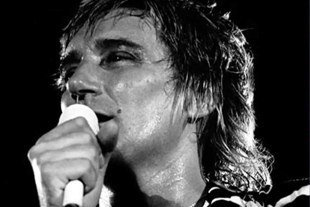 Rod Stewart singing
