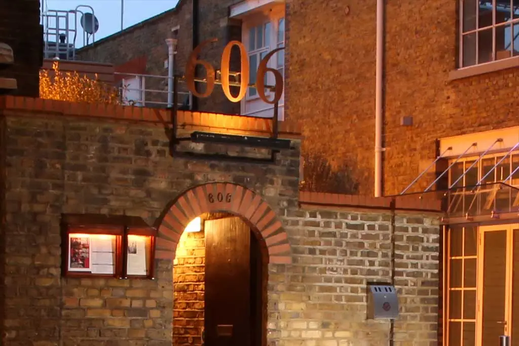 Exterior of 606 club