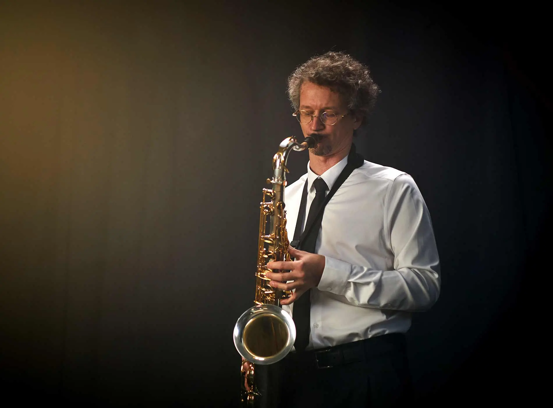 Man playing the saxophone