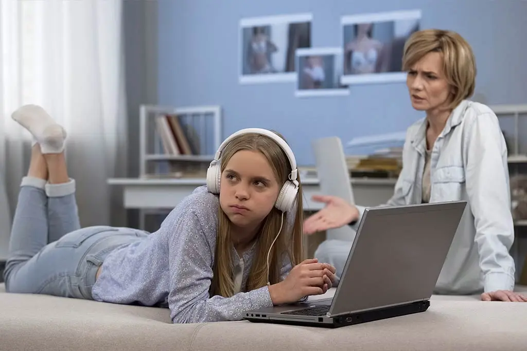 Mom arguing with daughter