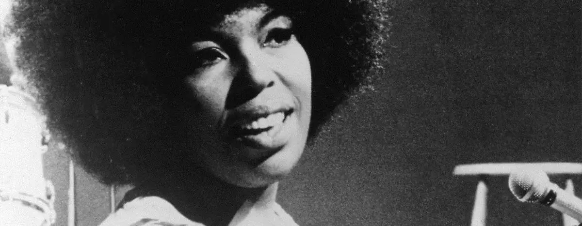 Roberta Flack singing