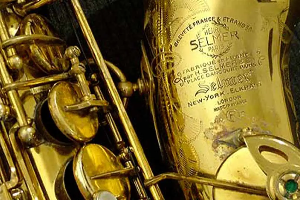 Close-up of a Selmer saxophone body and keys