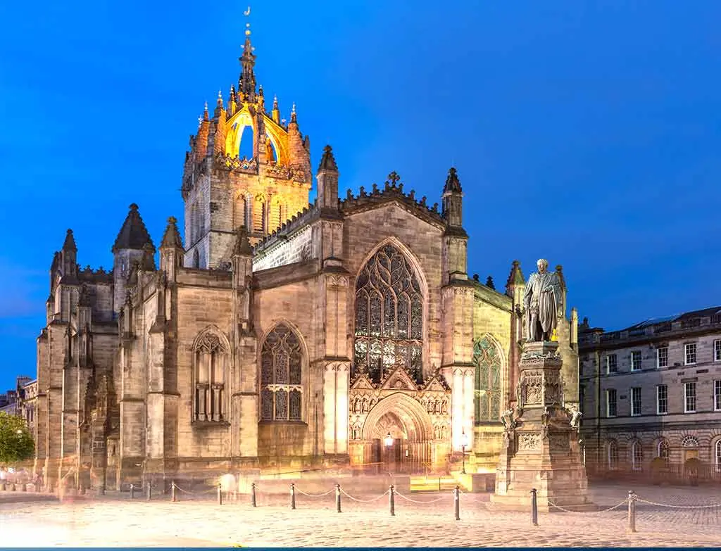 St Giles Cathedral lit up at dusk in Edinburgh