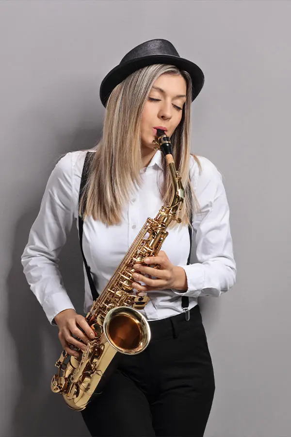 Lady learning to play the saxophone
